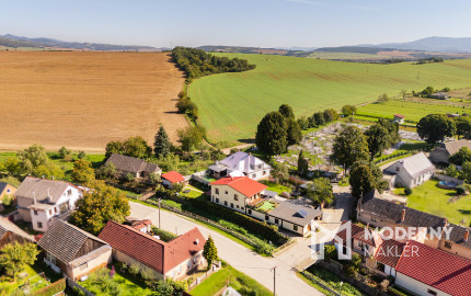 REZERVOVANÉ - Na predaj dom vhodný na podnikanie v Bzinciach pod Javorinou