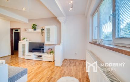 REZERVOVANÉ: Na predaj 2-izbový byt vo Veľkých Levároch