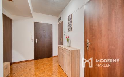 REZERVOVANÉ: Na predaj 2-izbový byt vo Veľkých Levároch