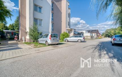 REZERVOVANÉ: Na predaj 2-izbový byt vo Veľkých Levároch