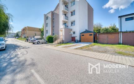 REZERVOVANÉ: Na predaj 2-izbový byt vo Veľkých Levároch