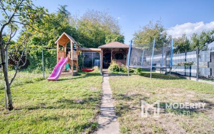 REZERVOVANÉ: Na predaj 2-izbový byt vo Veľkých Levároch