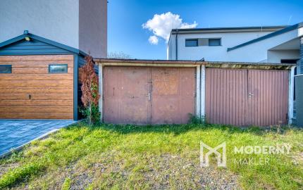 REZERVOVANÉ: Na predaj 2-izbový byt vo Veľkých Levároch