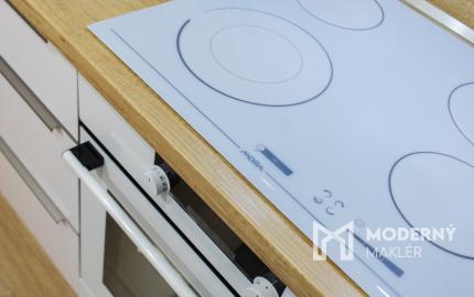 Na predaj priestranný 3-izbový byt na Liptovskej v Trenčíne