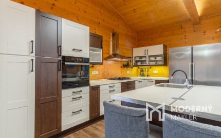 Na predaj dom snov–rodinné sídlo s jazierkom na kúpanie a panoramatickým výhľadom na Vysoké Tatry