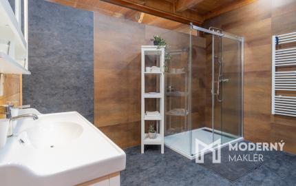 Na predaj dom snov–rodinné sídlo s jazierkom na kúpanie a panoramatickým výhľadom na Vysoké Tatry