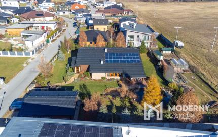Na predaj dom snov–rodinné sídlo s jazierkom na kúpanie a panoramatickým výhľadom na Vysoké Tatry