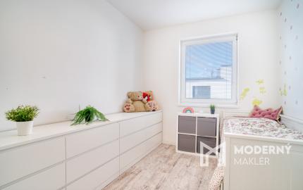 Na predaj priestranný 4-izbový rodinný dom v Bernolákove