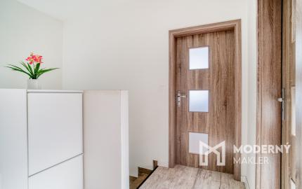 Na predaj priestranný 4-izbový rodinný dom v Bernolákove