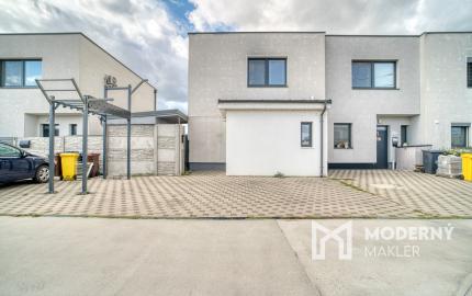 Na predaj priestranný 4-izbový rodinný dom v Bernolákove