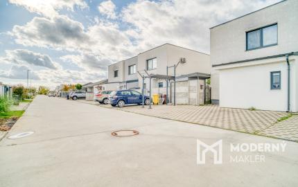 Na predaj priestranný 4-izbový rodinný dom v Bernolákove