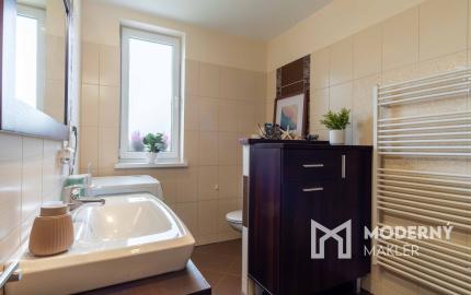 REZERVOVANÉ: Na predaj priestranný rodinný dom v pokojnej lokalite Hôrka