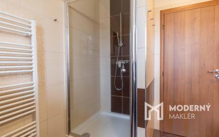 REZERVOVANÉ: Na predaj priestranný rodinný dom v pokojnej lokalite Hôrka