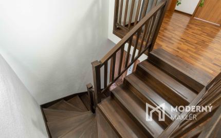 REZERVOVANÉ: Na predaj priestranný rodinný dom v pokojnej lokalite Hôrka