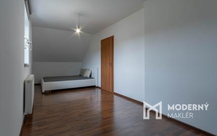 REZERVOVANÉ: Na predaj priestranný rodinný dom v pokojnej lokalite Hôrka