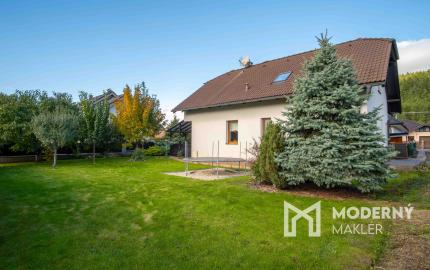 REZERVOVANÉ: Na predaj priestranný rodinný dom v pokojnej lokalite Hôrka