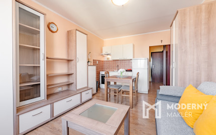 Na predaj čiastočne zariadená garsónka v Seredi