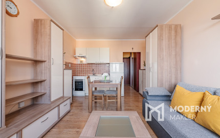 Na predaj čiastočne zariadená garsónka v Seredi