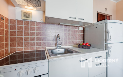 Na predaj čiastočne zariadená garsónka v Seredi