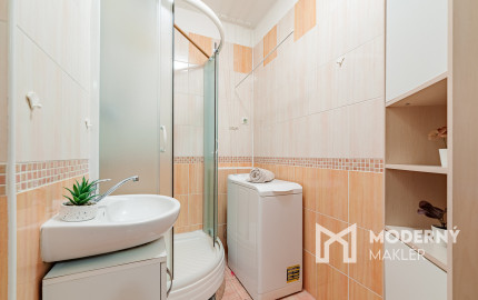 Na predaj čiastočne zariadená garsónka v Seredi