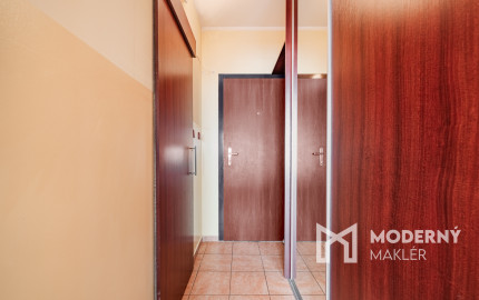 Na predaj čiastočne zariadená garsónka v Seredi