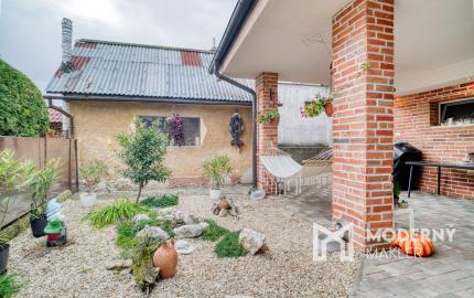 Na predaj priestranný 4-izbový rodinný dom v Malženiciach