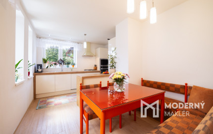 REZERVOVANÉ: Na predaj priestranný dom s veľkým pozemkom v Pobedime