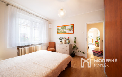 REZERVOVANÉ: Na predaj priestranný dom s veľkým pozemkom v Pobedime