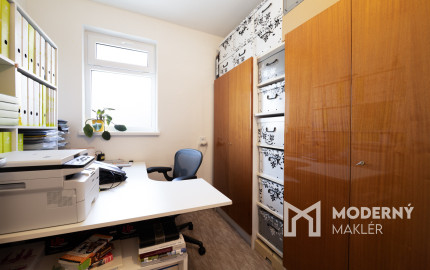 REZERVOVANÉ: Na predaj priestranný dom s veľkým pozemkom v Pobedime