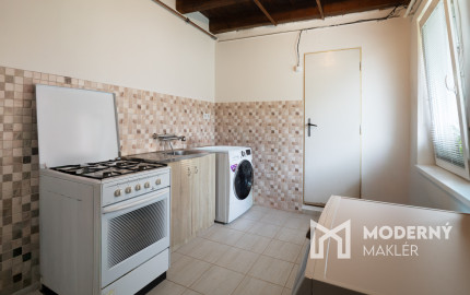 REZERVOVANÉ: Na predaj priestranný dom s veľkým pozemkom v Pobedime