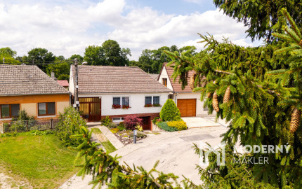 REZERVOVANÉ: Na predaj priestranný dom s veľkým pozemkom v Pobedime