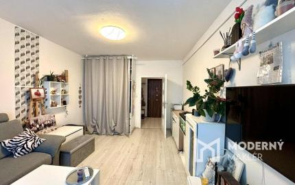 EXKLUZÍVNE NA PREDAJ – 3-IZBOVÝ BYT S DVOMA BALKÓNMI, UL. MOJMÍROVA, BÁNOVCE NAD BEBRAVOU