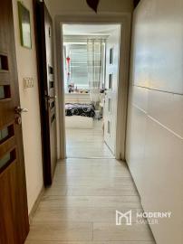 EXKLUZÍVNE NA PREDAJ – 3-IZBOVÝ BYT S DVOMA BALKÓNMI, UL. MOJMÍROVA, BÁNOVCE NAD BEBRAVOU