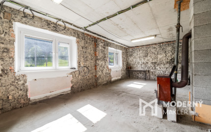 Rozostavaný dom na dokončenie podľa seba s veľkým pozemkom