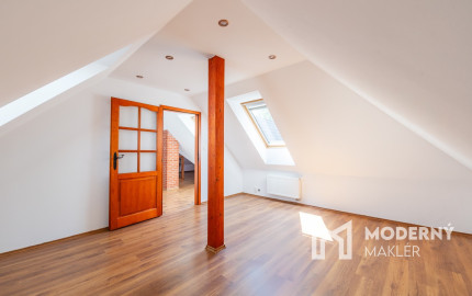 Na predaj impozantný rodinný dom v Ivanovciach