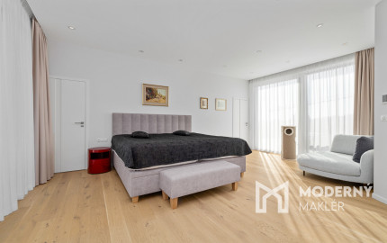 Na predaj vila so smart technológiami a výťahom na Slavíne