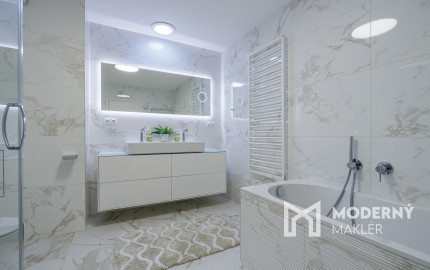 Na predaj vila so smart technológiami a výťahom na Slavíne