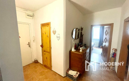 Exkluzívna ponuka 3 izb. veľkometrážného bytu v Bánovciach n/B s balkónom a pivnicou- SEVER