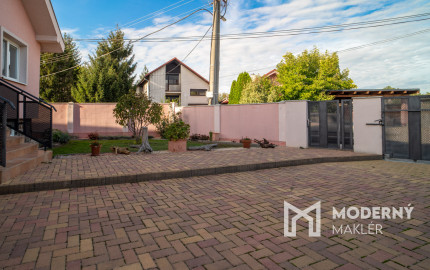 Na predaj priestranný 5-izbový rodinný dom v pokojnej lokalite mesta Gabčíkovo