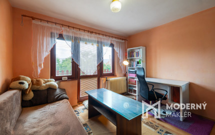 Nová znížená cena! Na predaj 5-izbový rodinný dom s veľkou záhradou v Novej Vsi nad Váhom