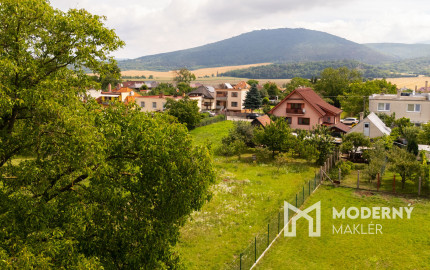 Nová znížená cena! Na predaj 5-izbový rodinný dom s veľkou záhradou v Novej Vsi nad Váhom