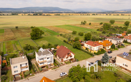 Nová znížená cena! Na predaj 5-izbový rodinný dom s veľkou záhradou v Novej Vsi nad Váhom