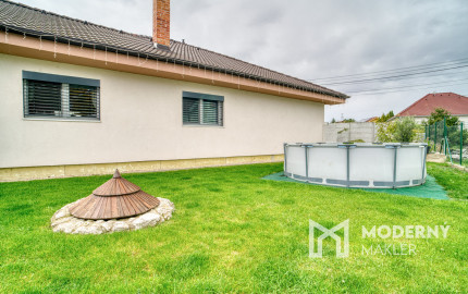 Na predaj priestranný 4-izbový rodinný dom v Malženiciach