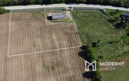 Na predaj investičný pozemok v obci Čechy