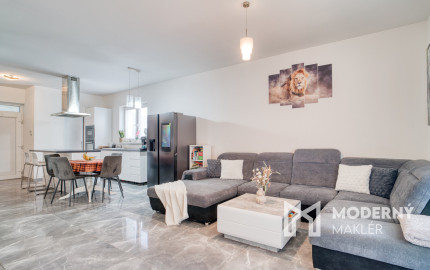 Na predaj priestranný 4-izbový rodinný dom v Bernolákove