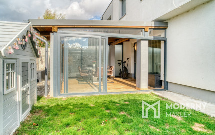 Na predaj priestranný 4-izbový rodinný dom v Bernolákove