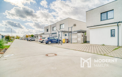 Na predaj priestranný 4-izbový rodinný dom v Bernolákove