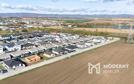 Na predaj priestranný 4-izbový rodinný dom v Bernolákove