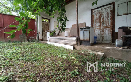 Prašice - starý vidiecky dom s veľkým pozemkom na predaj