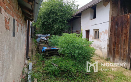Prašice - starý vidiecky dom s veľkým pozemkom na predaj